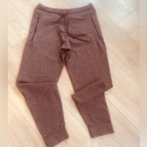 Lululemon size large Women’s Jogger Pants